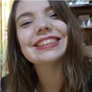 Étudiante en journalisme donne des cours de français et d'histoire